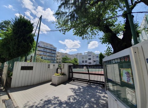 小学校　新宿区立江戸川小学校（小学校）まで538m