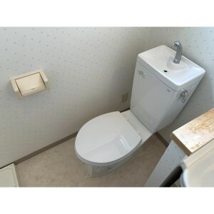トイレ　温水シャワー便座付き