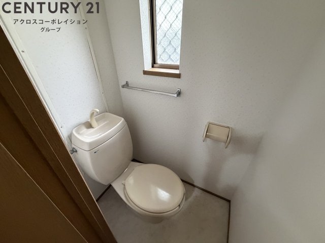 トイレ　窓のある明るいトイレです♪