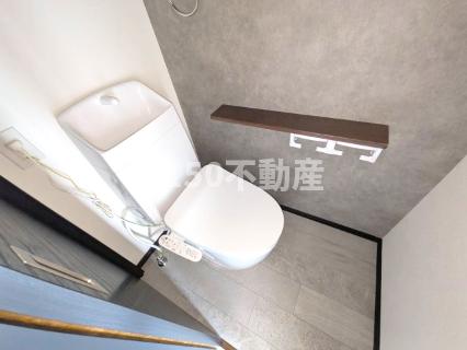 トイレ　建築中です。