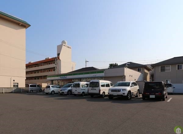 コンビニ　ファミリーマート住吉三丁目店（コンビニ）まで731m