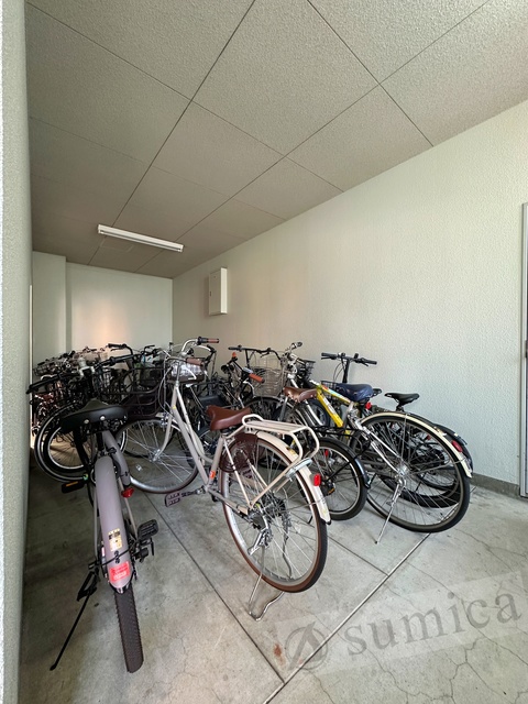 その他共有部分　屋根付き駐輪場が嬉しいです♪♪