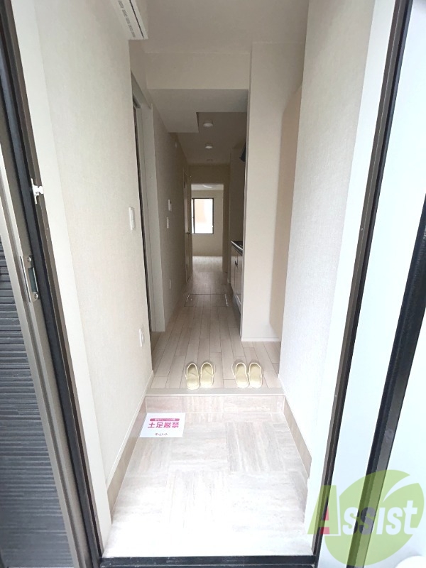 玄関　玄関からはこんな感じ。荷物を抱えての帰宅でも安心な広さです。