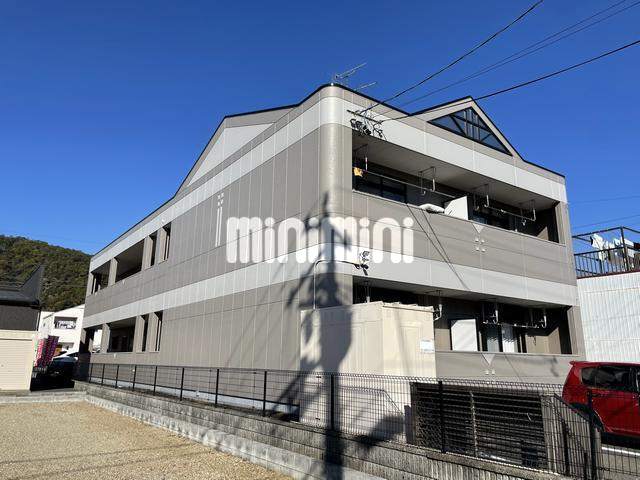 建物外観　閑静な住宅街のマンション