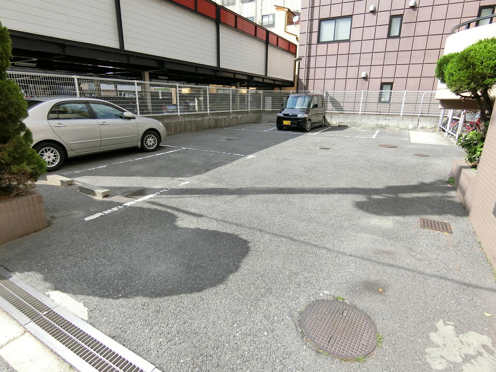 駐車場　敷地内駐車場完備：１万円/月（税別）☆