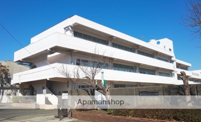 小学校　横浜市立港南台第三小学校（小学校）まで970m