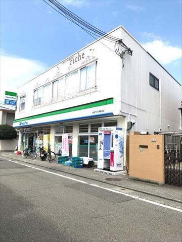 コンビニ　ファミリーマート（コンビニ）まで636m