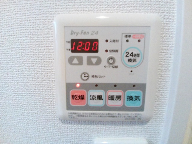 その他　梅雨時期などあると便利な浴室乾燥機付き