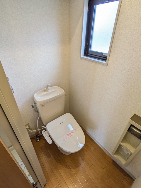 トイレ　★★トイレは嬉しい洗浄機能付き便座です♪★★