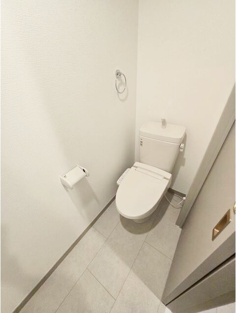 トイレ　落ち着いた色調のトイレです♪