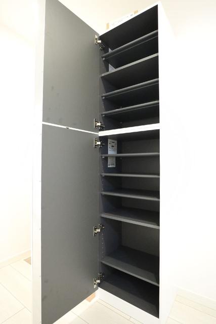 収納　収納　シューズボックス