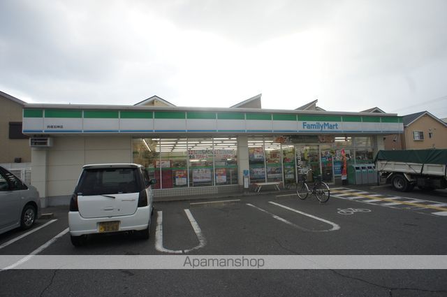 コンビニ　ファミリーマート（コンビニ）まで382m