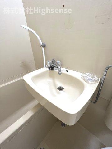 洗面設備　ゆったりとスペースのある洗面所