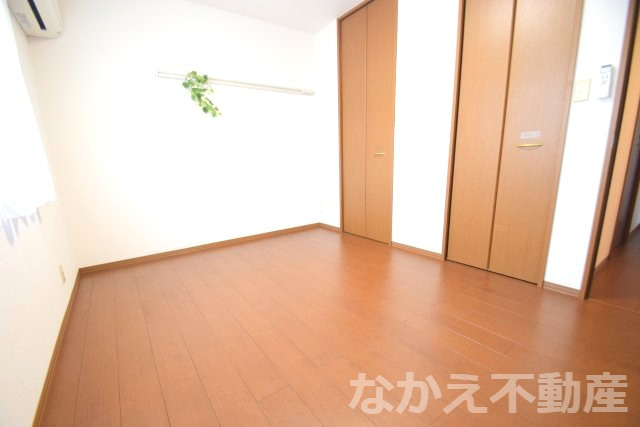 その他部屋・スペース　開放的な寝室です