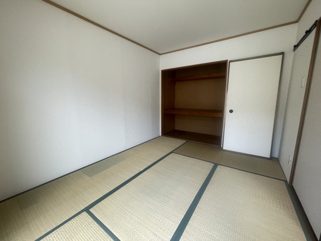 居室・リビング　フローリングだけでなく、和室もあります