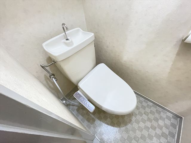 トイレ　温水洗浄便座