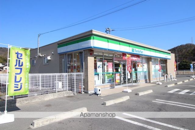 コンビニ　ファミリーマート瀬戸江尻店（コンビニ）まで981m