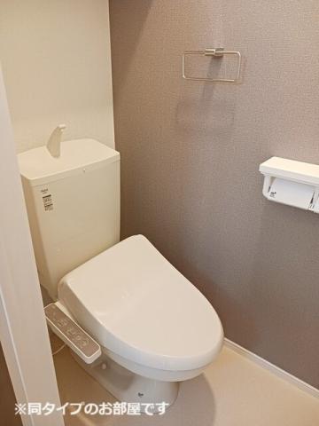 トイレ　※同タイプ部屋の写真です。