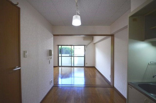 居室・リビング　※同建物・別号室の写真です