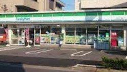コンビニ　ファミリーマート桜川三丁目店（コンビニ）まで290m
