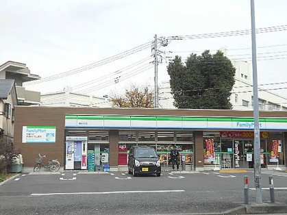 コンビニ　ファミリーマート瀬谷中央店（コンビニ）まで553m