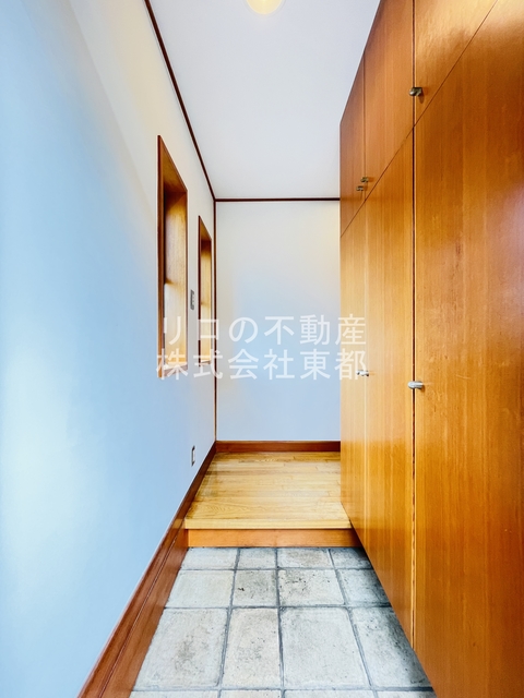 玄関　下駄箱付なので、玄関はいつでもスッキリ片付きますね☆