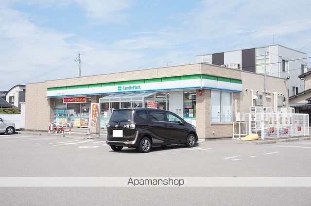 コンビニ　ファミリーマート（コンビニ）まで147m
