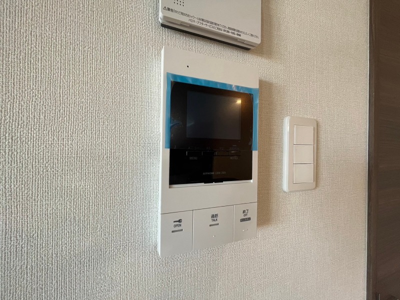 セキュリティ　ＴＶモニター付インターホンです。来客者の顔が見えるので安心！