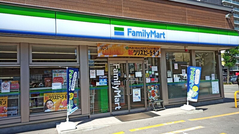 コンビニ　ファミリーマート札幌南6条西9丁目店（コンビニ）まで144m