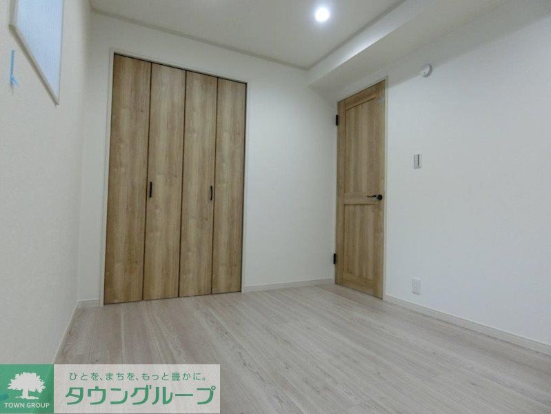 収納　ナチュラルな木目調の床材・建具を使用しており、温かい空間を…