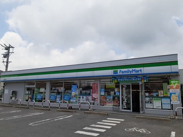 コンビニ　ファミリーマート（コンビニ）まで1400m