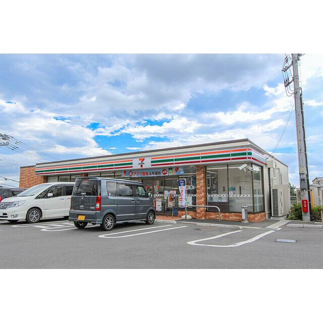 コンビニ　セブンイレブン伊勢原笠窪店（コンビニ）まで404m