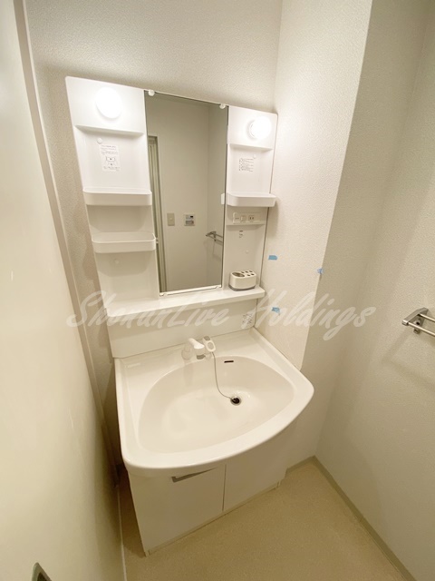 洗面設備　掃除のしやすい洗髪洗面台です♪