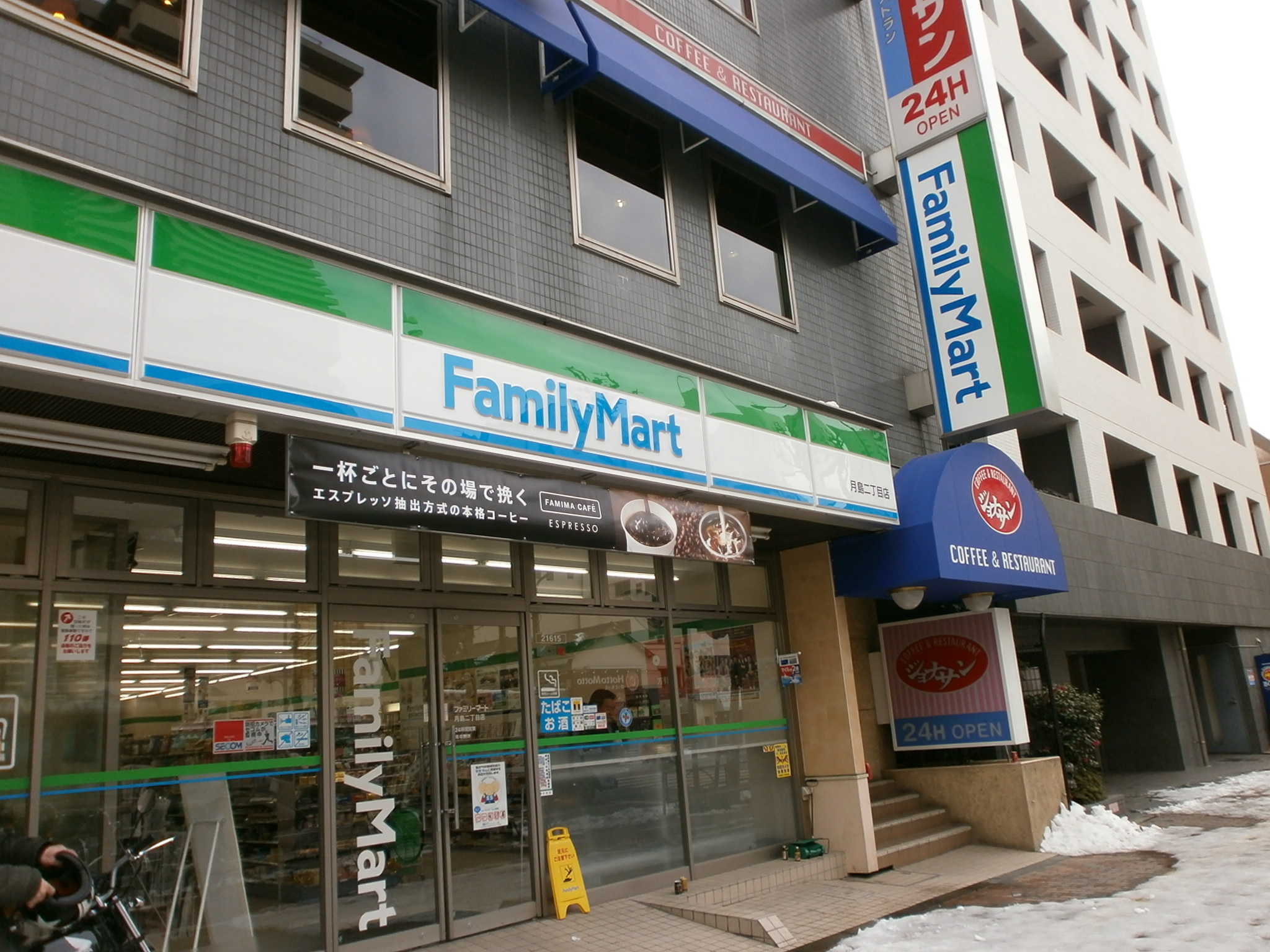 コンビニ　ファミリーマート月島二丁目店（コンビニ）まで138m