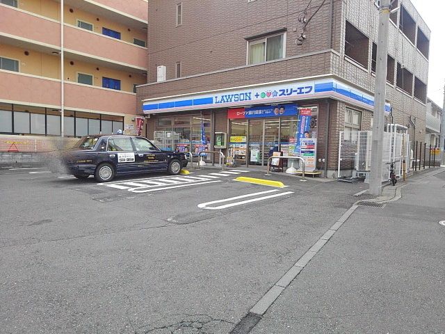 コンビニ　ローソン LAWSON緑長津田店（コンビニ）まで690m