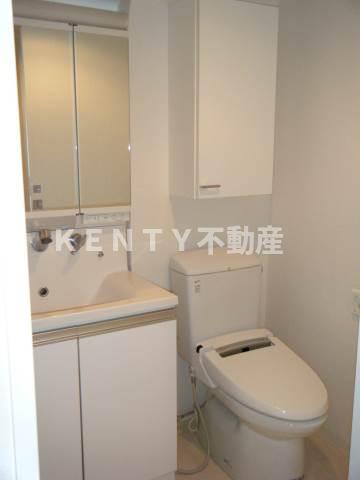 洗面設備　ゆったりとスペースのある洗面所