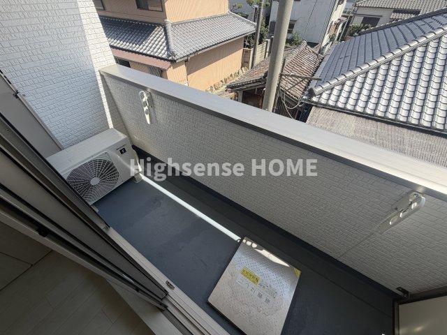 バルコニー　暖かな日差しのふりそそぐバルコニー