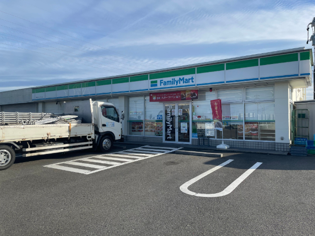 コンビニ　ファミリーマート桑名東インター店（コンビニ）まで551m