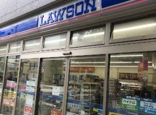 コンビニ　ローソン横浜不老町三丁目店（コンビニ）まで450m