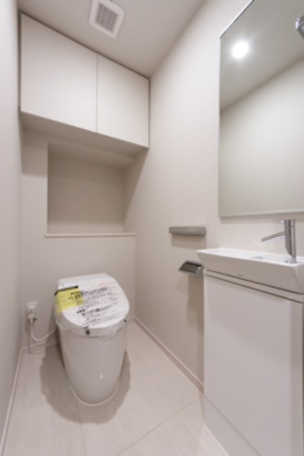 トイレ　※写真は同タイプ住戸です。
