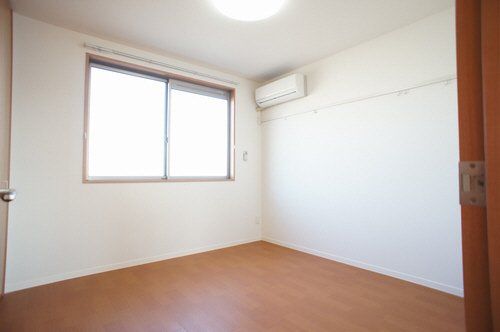 その他部屋・スペース　■北側洋室■居室照明、エアコン付、２面採光の５．５帖♪