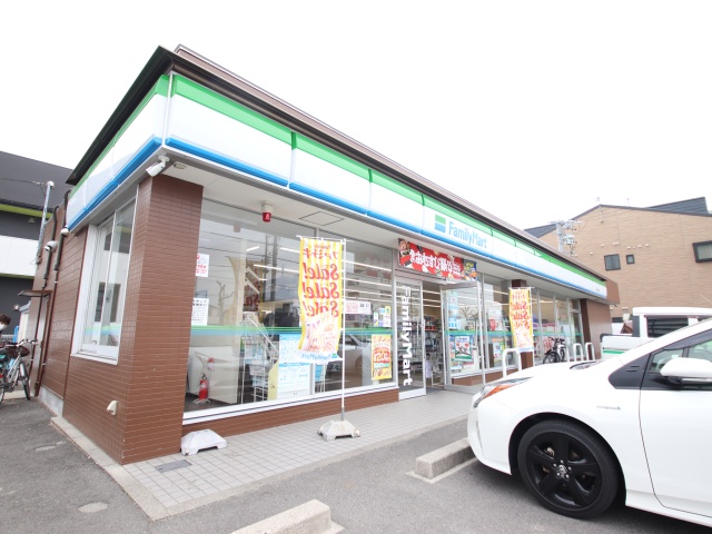 コンビニ　ファミリーマート 中村公園北口店（コンビニ）まで13m