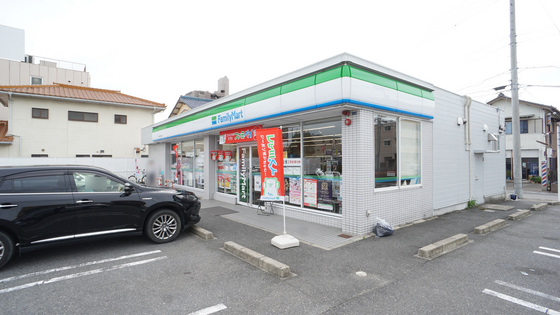 コンビニ　ファミリーマート四日市滝川町店（コンビニ）まで510m