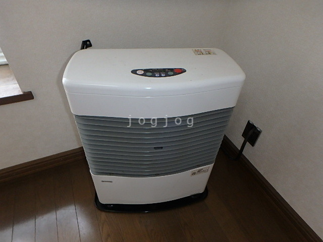 その他設備　灯油ＦＦ式ストーブ