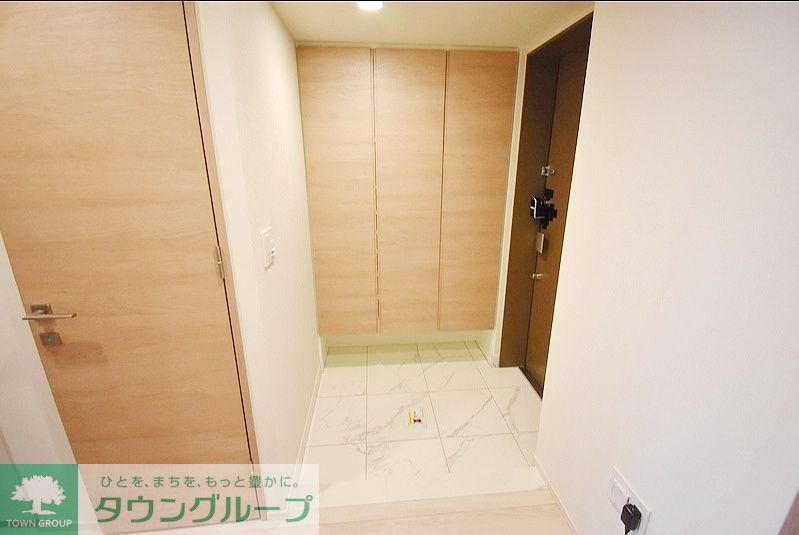 玄関　お問合せは(株)タウンハウジングレジデンス事業部　赤坂店・…