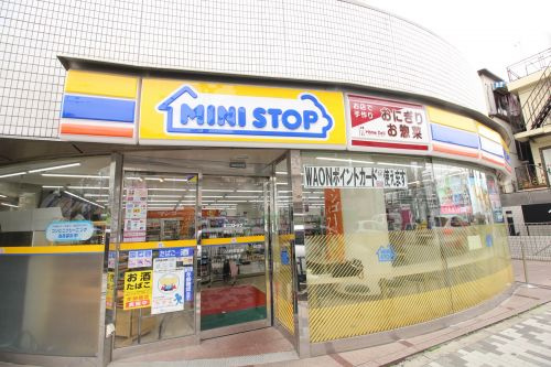 コンビニ　ミニストップ 神宮前2丁目店（コンビニ）まで605m