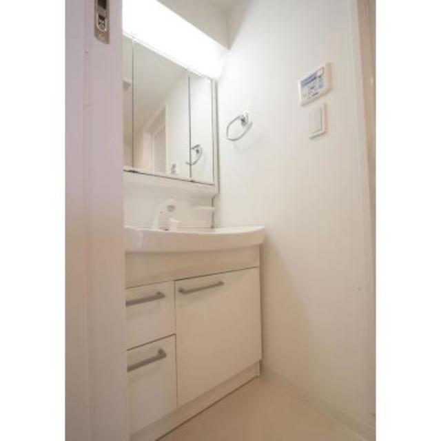 洗面設備　※写真は同タイプ住戸です。