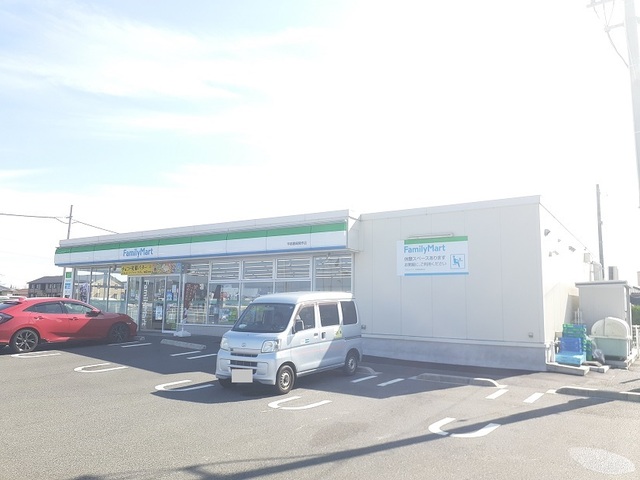 コンビニ　ファミリーマート（コンビニ）まで250m