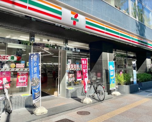 コンビニ　セブンイレブン 台東駒形1丁目店（コンビニ）まで102m