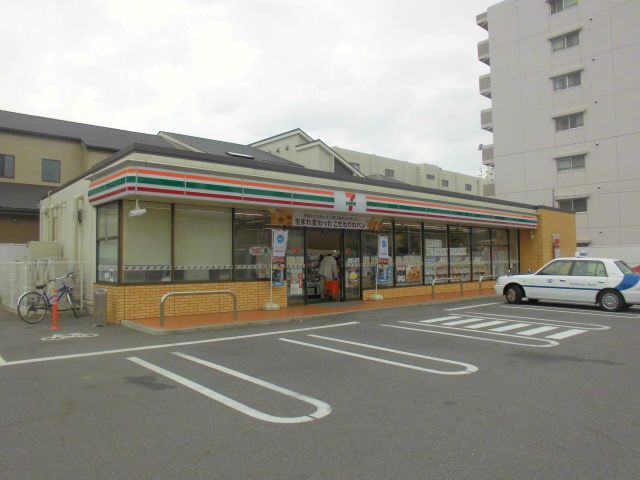 コンビニ　セブンイレブン（コンビニ）まで194m